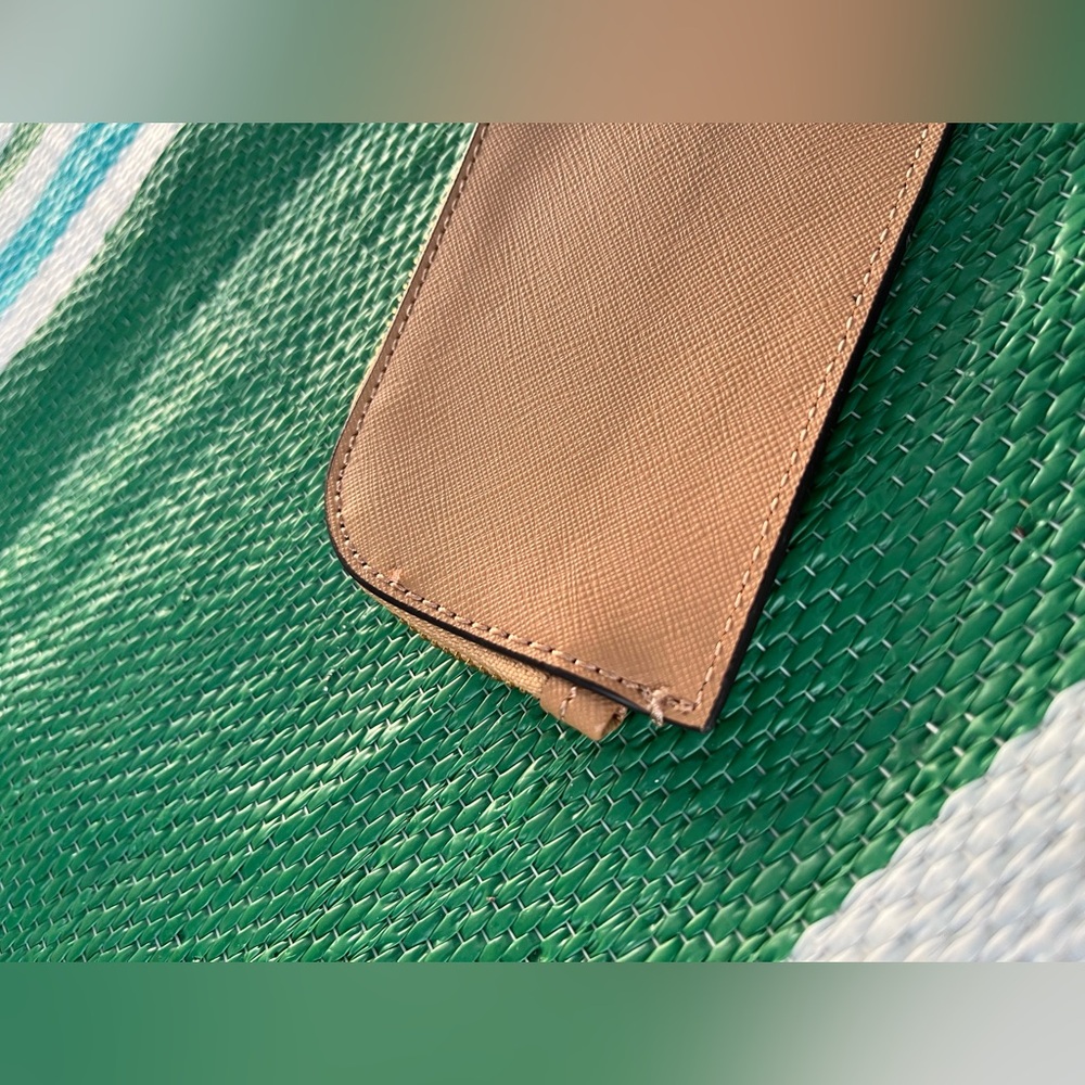✨🎉 Calvin Klein Beige Card and Coin Holder with Keychain - Picture 14 of 16